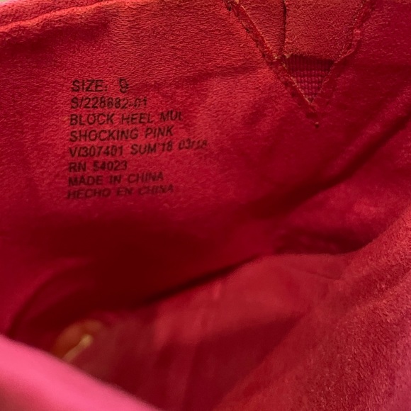 Pink size 9 Gap mules - Picture 3 of 8